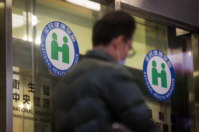 除了最低及最高兩級距投保者受影響之外，其餘投保級距沒有變動。中央社
