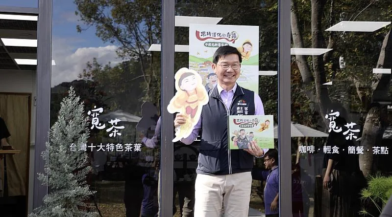 台中市客委會主委江俊龍出席「中壇元帥尋牛趣」新書發表會。台中市客委會、中臺科大提供