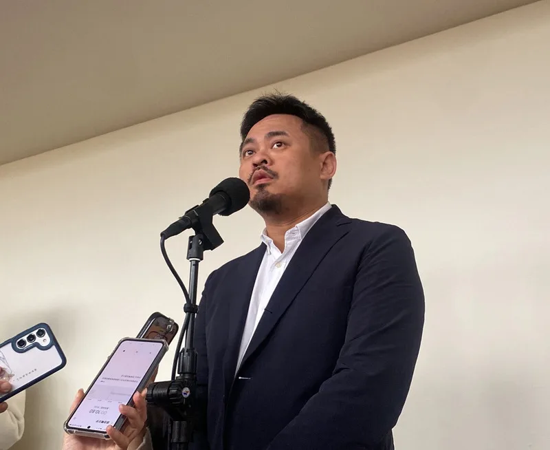 立法院日前三讀80歲以上聘外籍家庭看護工得免醫療機構評估,勞動部長洪申翰2日在立法院受訪時表示,重症家庭恐怕找不到移工,將與衛福部討論、商擬如何降低衝擊。中央社