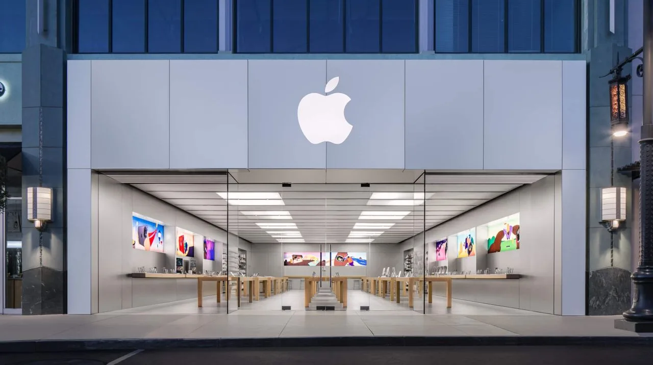 科技巨擘蘋果公司（Apple）裝置內的語音助理Siri被指控偷聽用戶對話、侵犯用戶隱私，遭用戶提起集體訴訟，蘋果已初步同意支付9500萬美元進行和解。翻攝蘋果官網