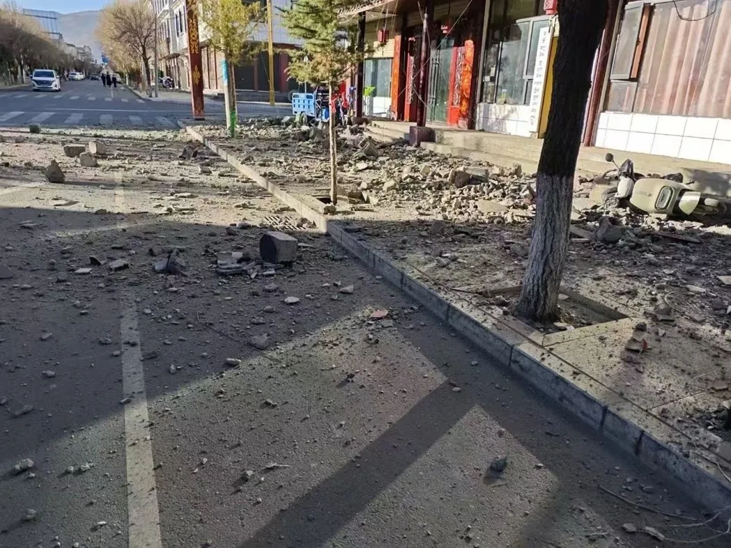 西藏日喀則地震災況。翻攝微博