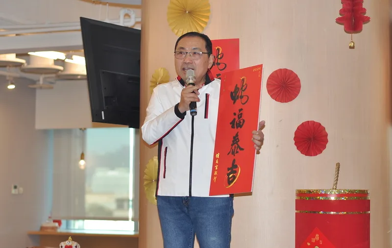 新北春聯「蛇福泰吉」喻全有賺錢　開放民眾索取