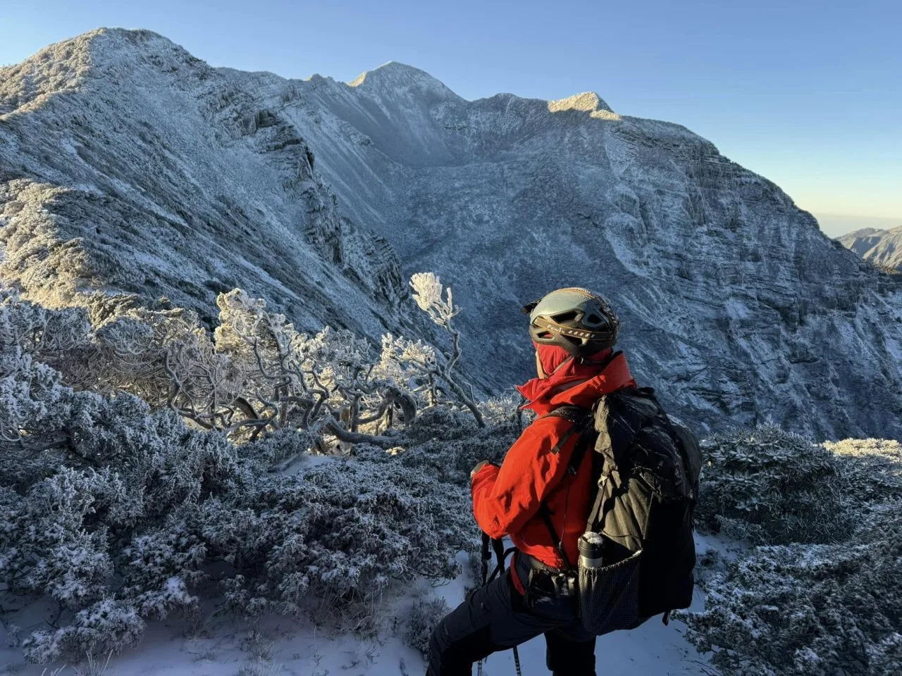 雪霸新年首場雪　山友讚嘆銀白世界