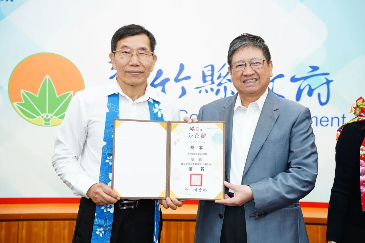 「新竹縣原客混聲合唱團」 客家歌謠〈挑擔歌〉奪全國第一。竹縣府提供