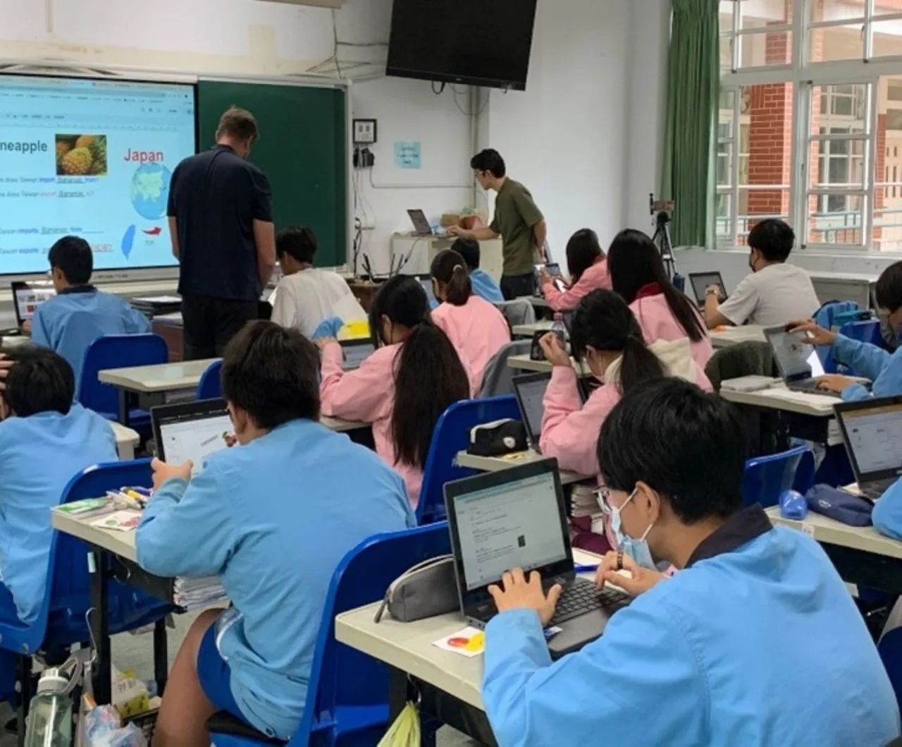 華英雙語教學結合食農及國際議題。教育部提供
