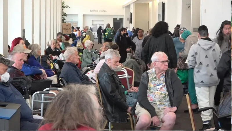 帕沙迪納會議中心(Pasadena Convention Center)提供災民避難。中央社