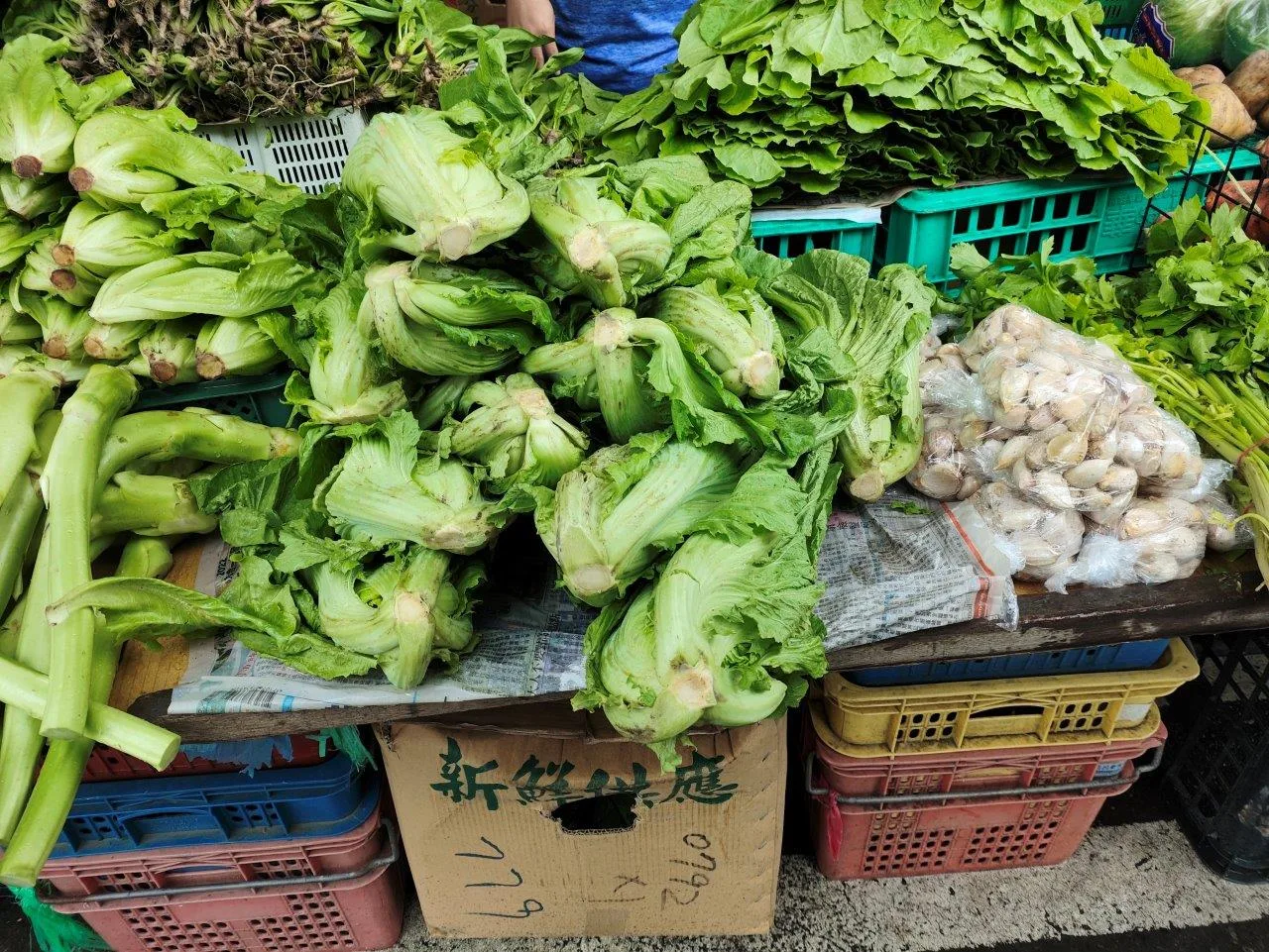 台北市衛生局抽驗年節食品，白蘿蔔3件、刈菜2件、包心芥菜1件以及竹笙、花椒各1件分別檢出1至10項殘留農藥不符標準。台北市衛生局提供