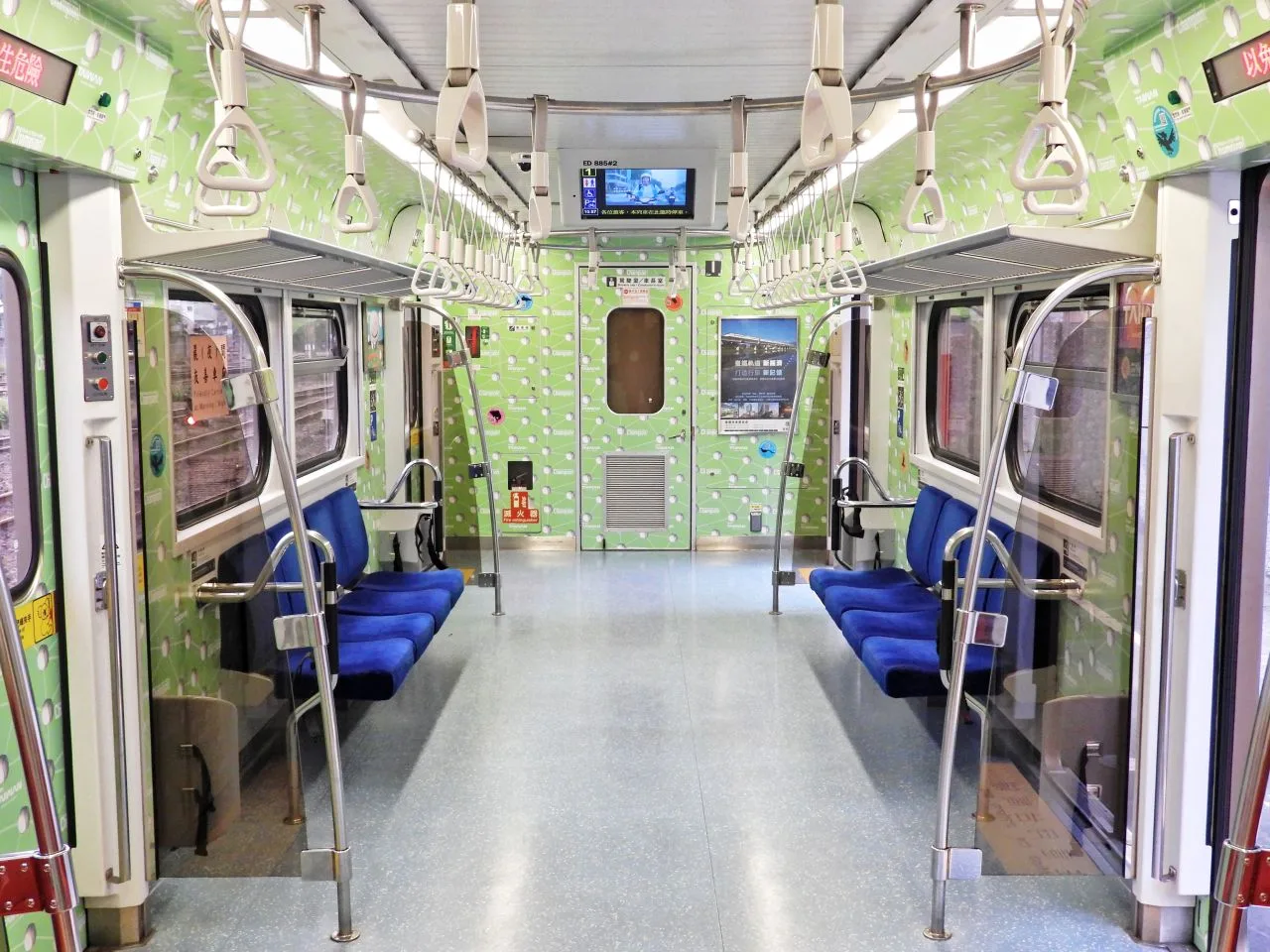 台鐵全新彩繪列車「2025微笑冠軍號」今啟航。台鐵提供