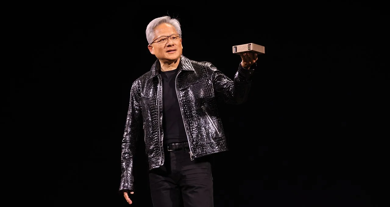 輝達（NVIDIA）更是首度超越三星（Samsung）和英特爾（Intel），登上全球半導體龍頭寶座。圖為輝達執行長黃仁勳。翻攝臉書NVIDIA