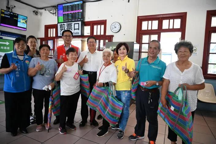 鐵道小旅行夯　竹縣敬老卡、愛心卡搭乘台鐵點數翻倍