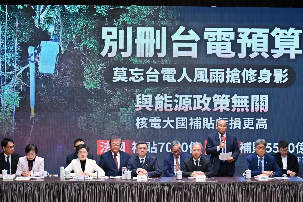 立法院今天(20日)繼續審查114年度中央政府總預算案,行政院長卓榮泰率部會首長舉行記者會,呼籲在野黨團放下手上大刀、把民生的錢留下來,這是一個親痛仇快的預算審查,宵小得意、詐團順利得手、競爭國迎頭趕上、敵對中國非常滿意,已經開始稱讚。行政院提供