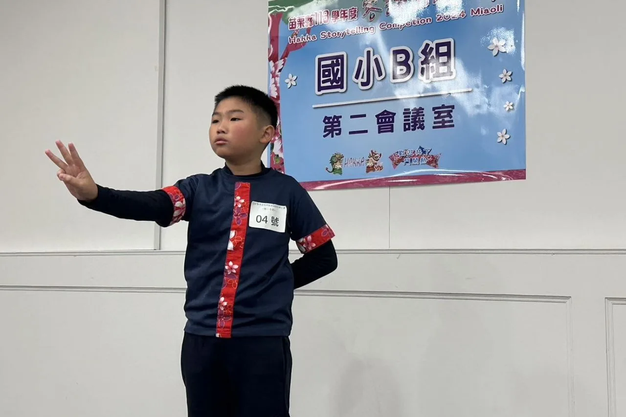 苗縣客語說故事比賽,學生展現精湛客語口說能力。苗栗縣政府提供