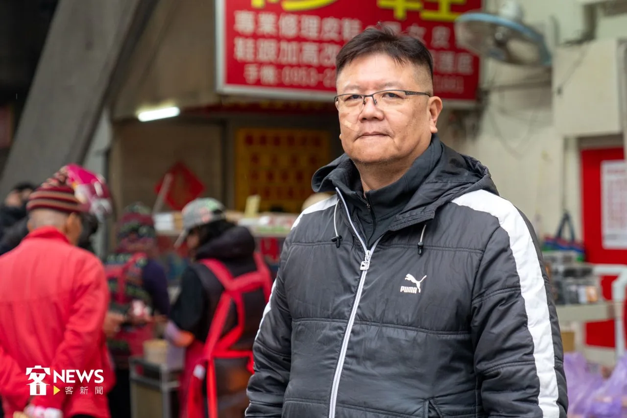 出身桃園平鎮客家、1972年出生的吳嘉璞,因自己愛吃粢粑,開始賣起客家粢粑,一賣就是20年。宋佩遙攝
