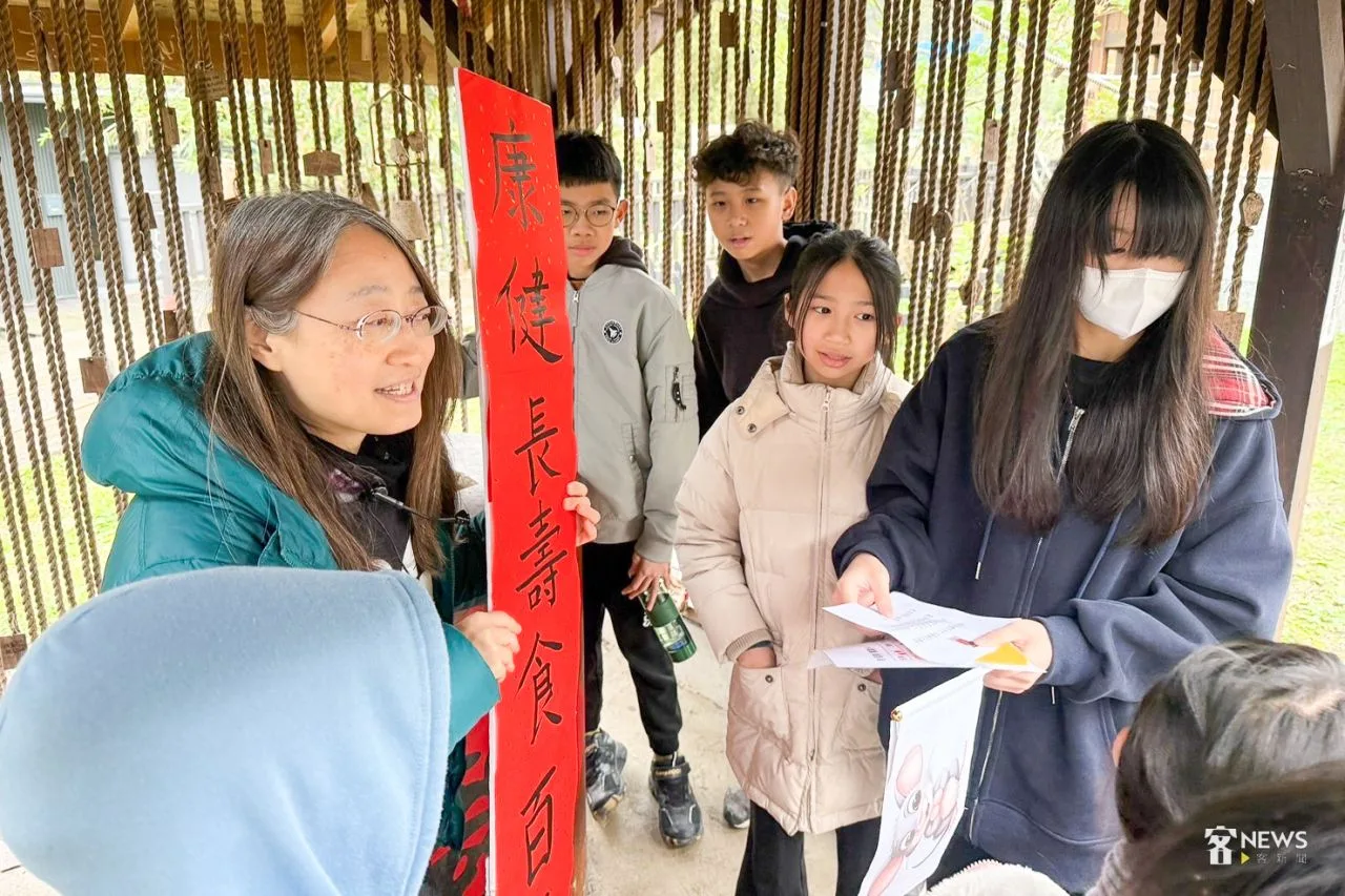 小朋友們開口學客語。彭琦倩攝