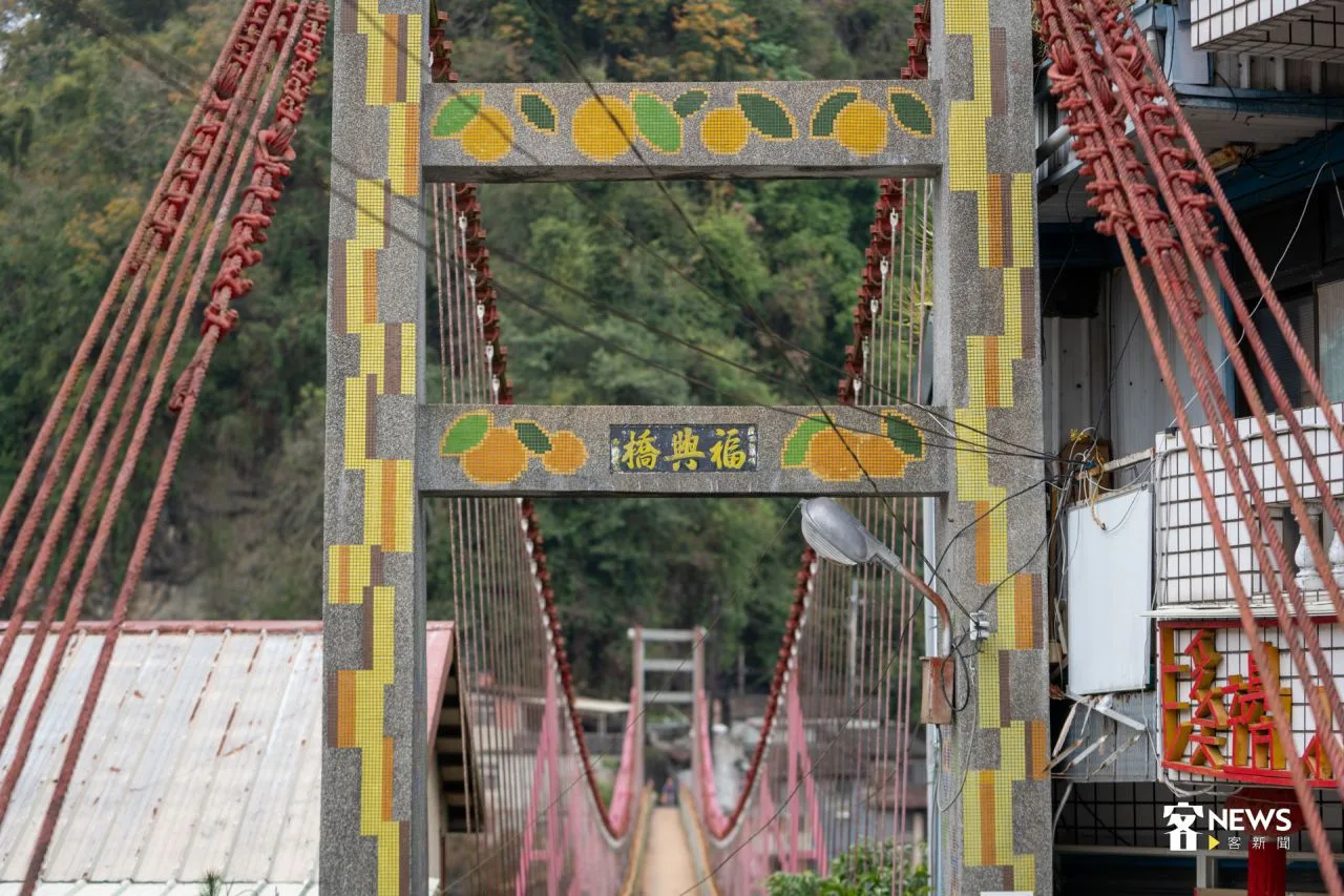 福興吊橋,橋長約150公尺,寬度1.5公尺。洪藝晅攝