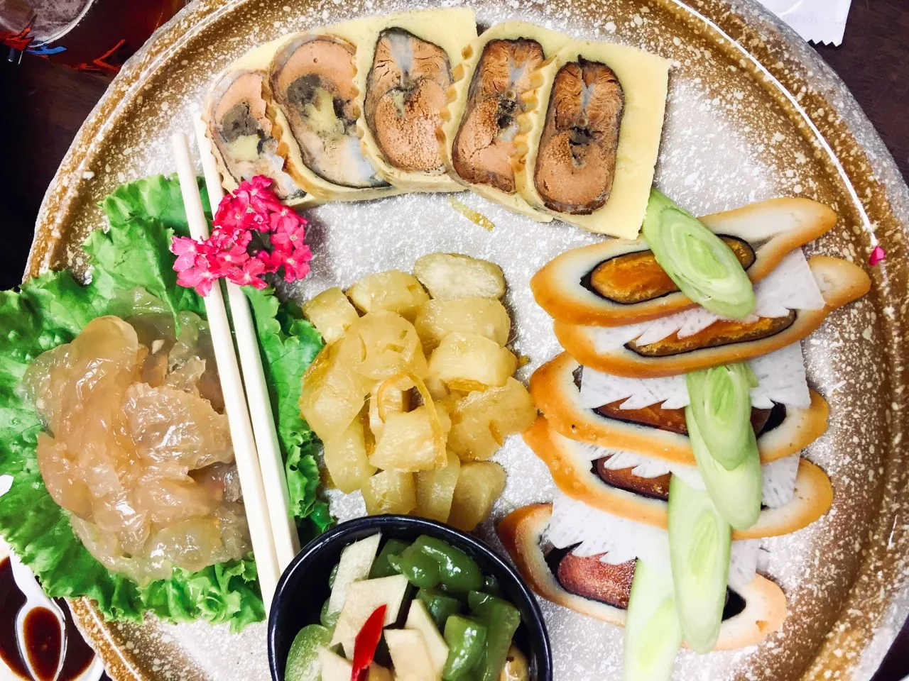 台灣人辦桌的冷盤往往有烏魚子。蕭秀琴攝