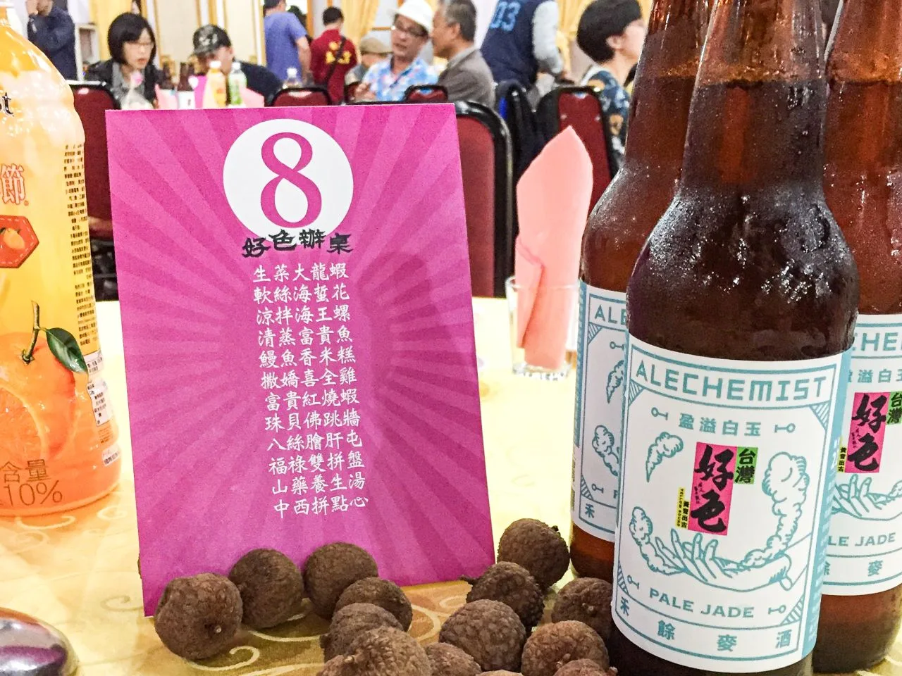 辦桌菜單，這一盅佛跳牆強調用干貝。蕭秀琴攝影