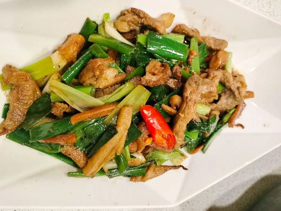炒肉(客家小炒)亦是年菜之一。何來美攝