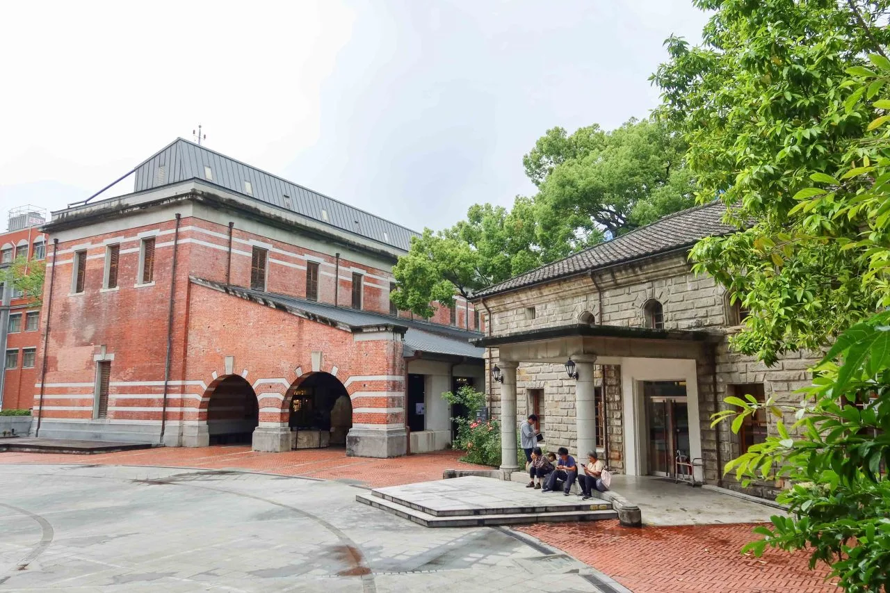 國立臺灣博物館南門分館，日治時期是臺灣唯一製造樟腦與鴉片的官營化工廠，見證臺灣樟腦發展史，紅樓是以前的樟腦倉庫，小白宮是物品倉庫。何來美攝