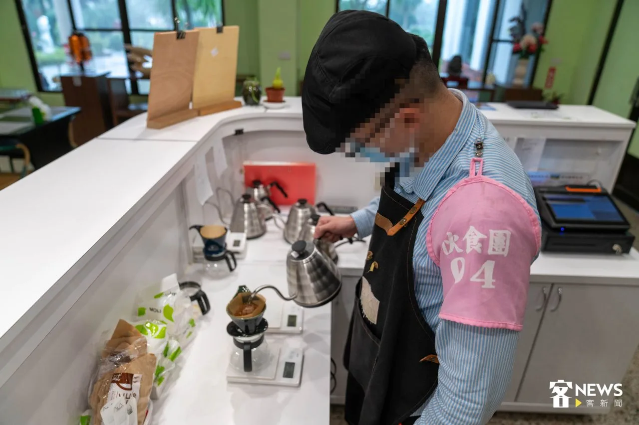 自強咖啡工坊手沖咖啡。范修語攝