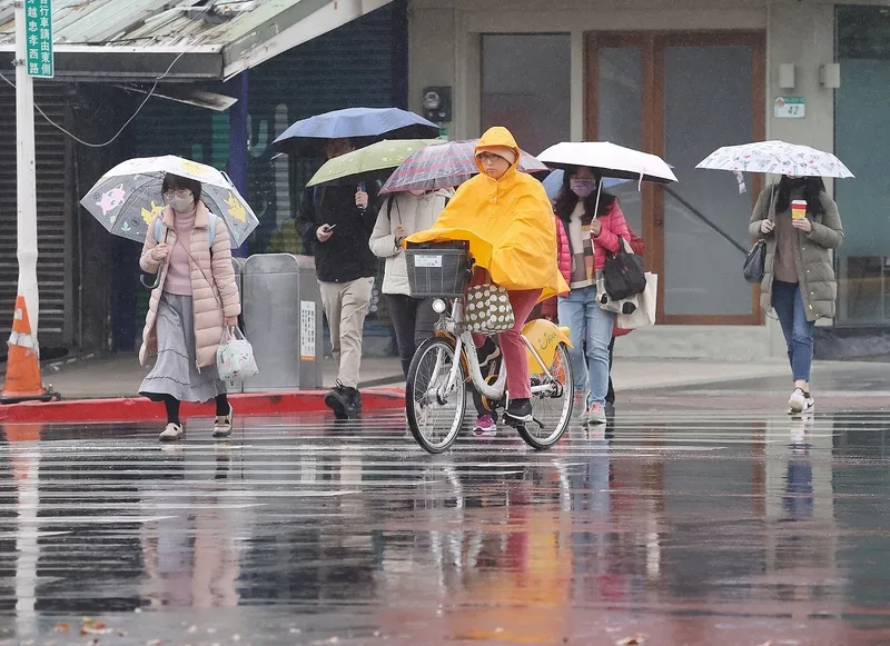 逼近寒流等級強烈冷氣團南下　各地氣溫降