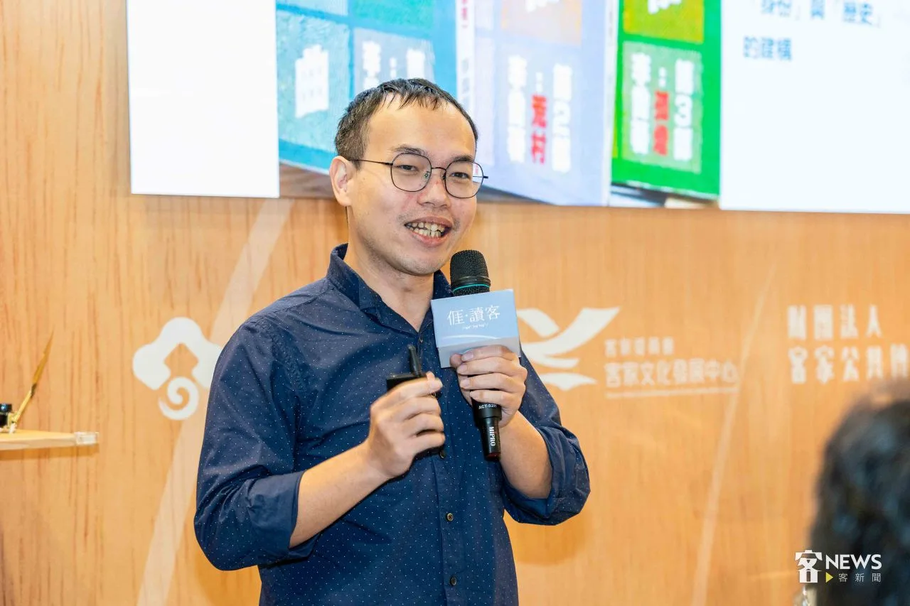 台北國際書展客家館邀請作家朱宥勳解析李喬的《寒夜》三部曲。李台源攝