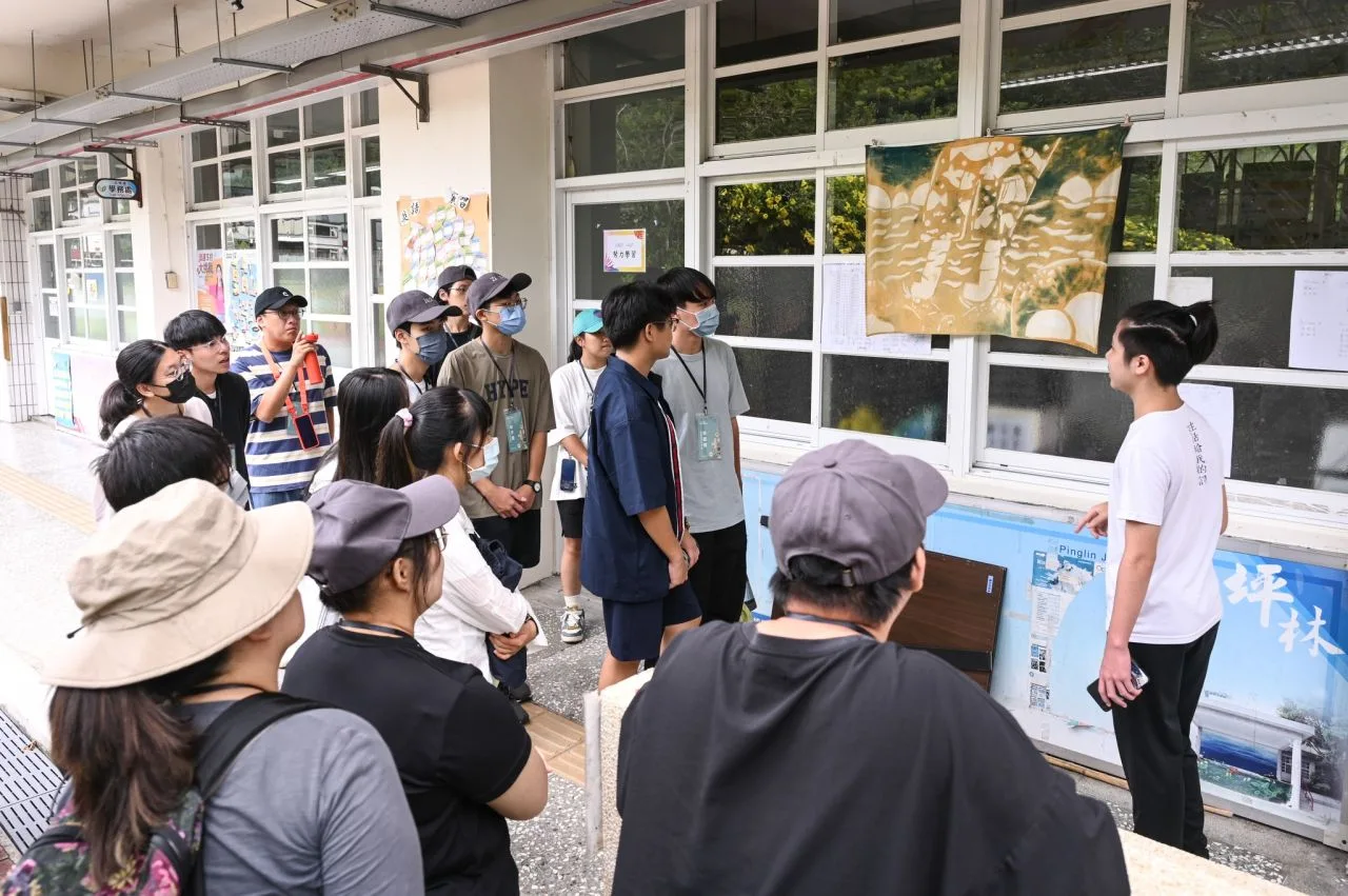 鼓勵青年組隊當志工,教育部最高補助10萬元。翻攝自教育部青年發展署 臉書