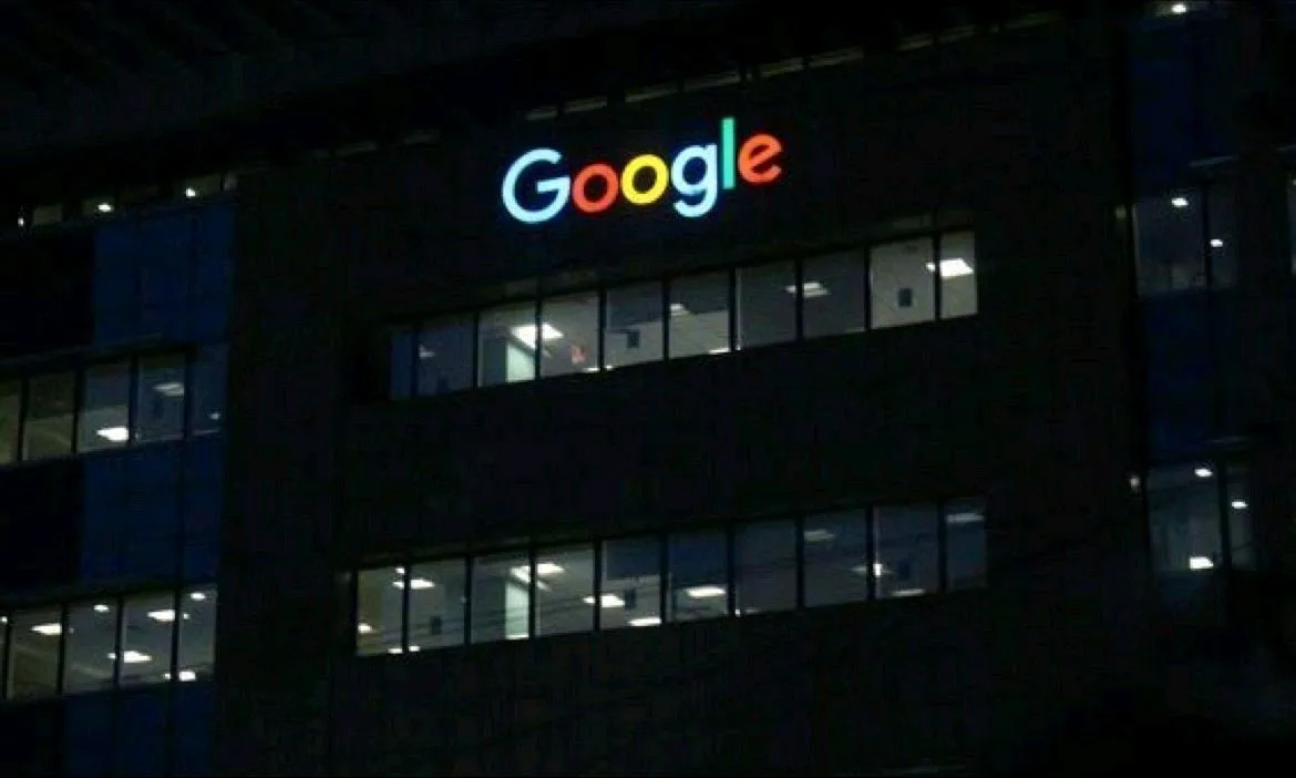 谷歌（Google）今天更新其人工智慧（AI）原則，移除了不將該技術用於武器或監控的承諾。資料照片，翻攝自<br />Gourav Arora《推特》