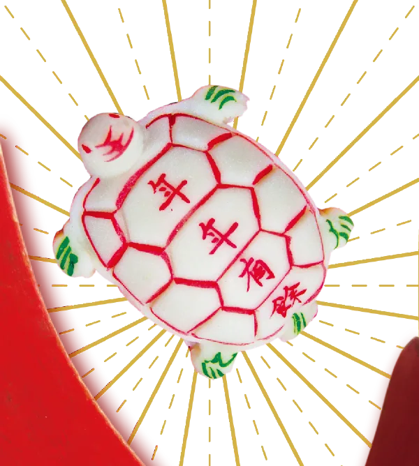 以米製品做成的龜，造型千變化吸睛可愛，民眾向神明擲聖筊後，便可戴家食用，象徵吃平安。澎湖國家風景區管理處提供