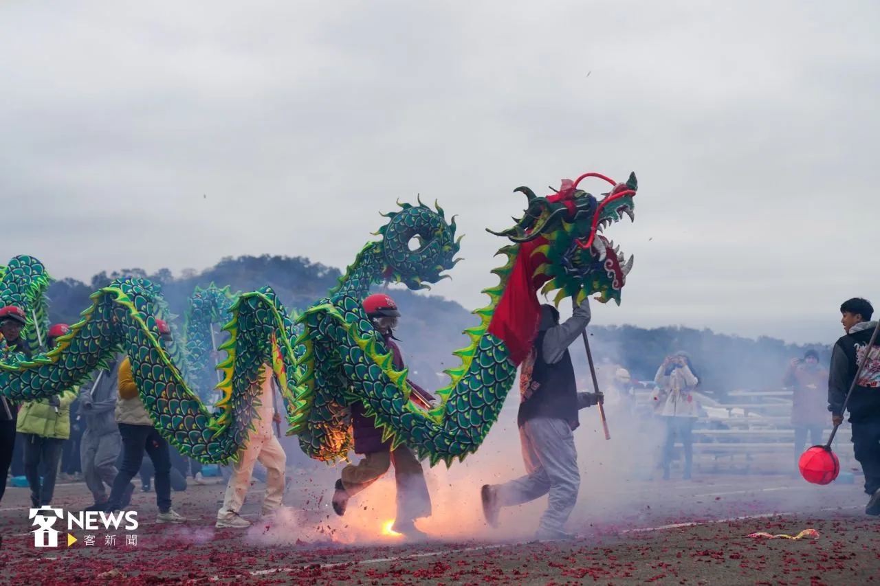 搶先登場的「霹靂火旁龍」。宋佩遙攝