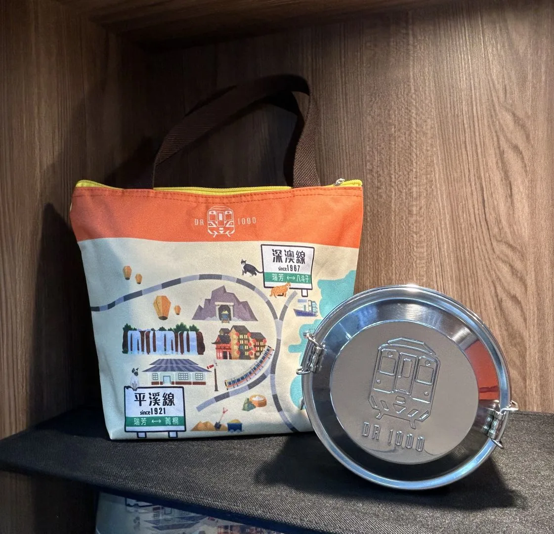 臺鐵同步於 2月12日起推出限量商品DR1000不鏽鋼304材質圓形便當盒。台鐵提供