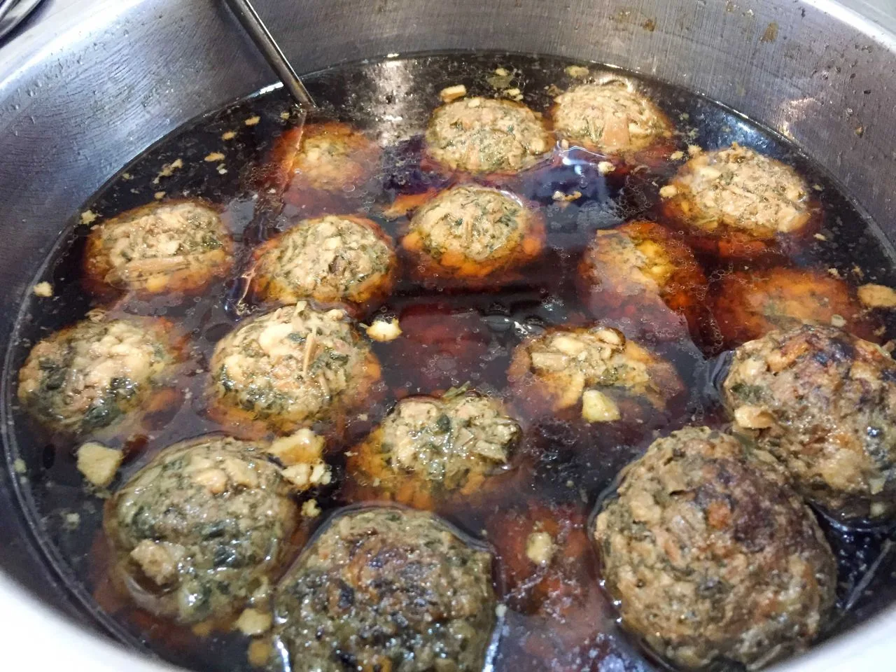 愈來愈多客庄餐廳把覆菜肉丸子當作常備菜單，甚至是必備小菜。蕭秀琴攝