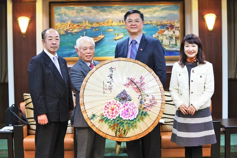 台日「美濃」加深交流　贈紙傘傳遞16年情誼