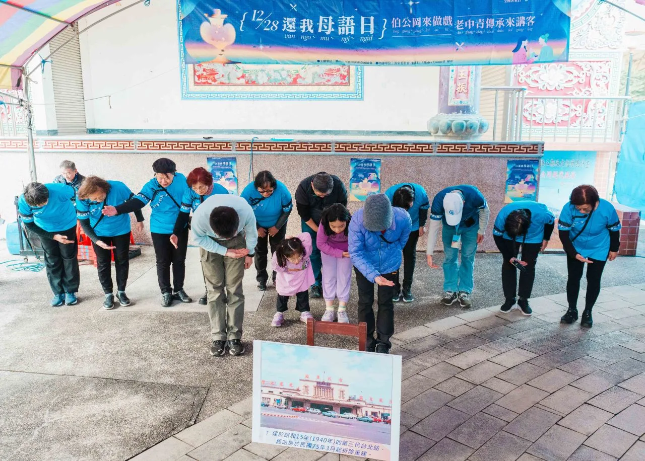 表演人員謝幕。呂宗翰攝