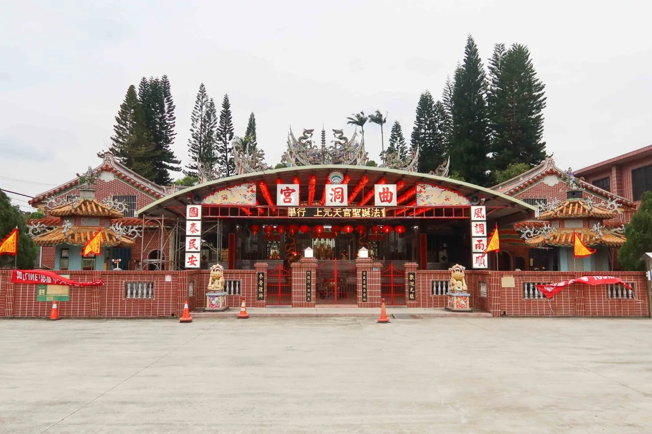 建於1922年的曲洞宮，是埔客族群共建的信仰中心。何來美攝