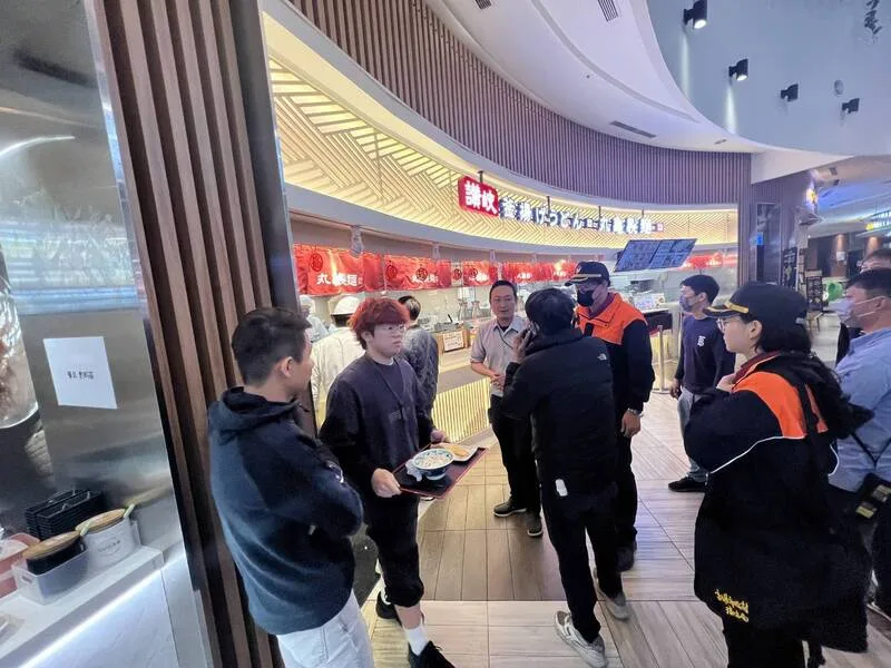 高市消防局加強百貨商場安檢,並檢視施工中場域。高市消防局提供