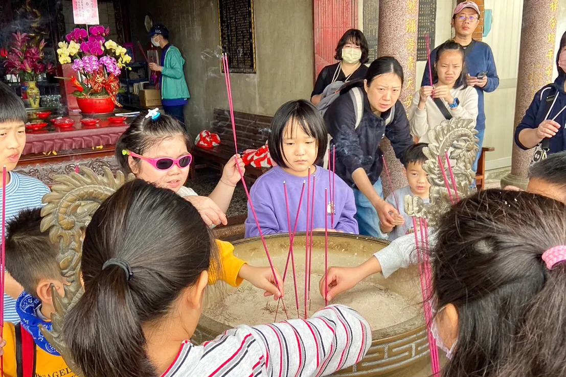 取香祭拜顯伯公。客傳會提供