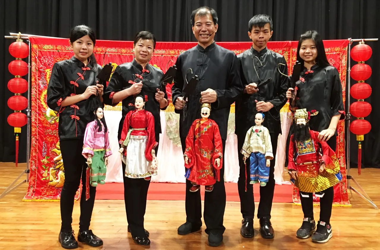 「錦飛鳳傀儡戲劇團」歷經四代傳承，擁有百年歷史。苗縣府提供
