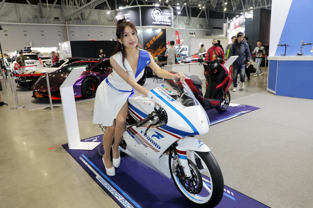 台南車展展示重機。台南市政府提供