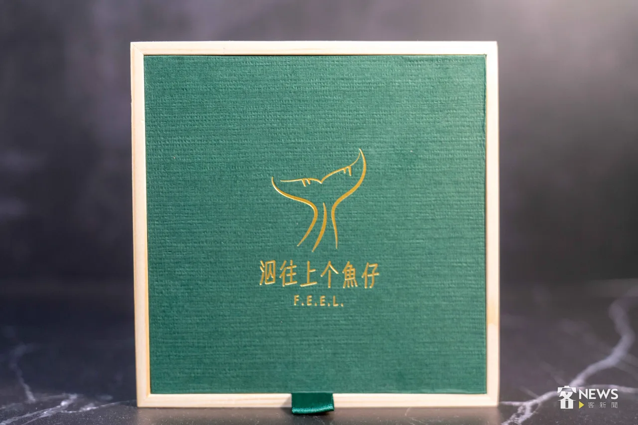 有感覺2024年底發行的客語專輯《泅往上个魚仔》。朱愷元攝