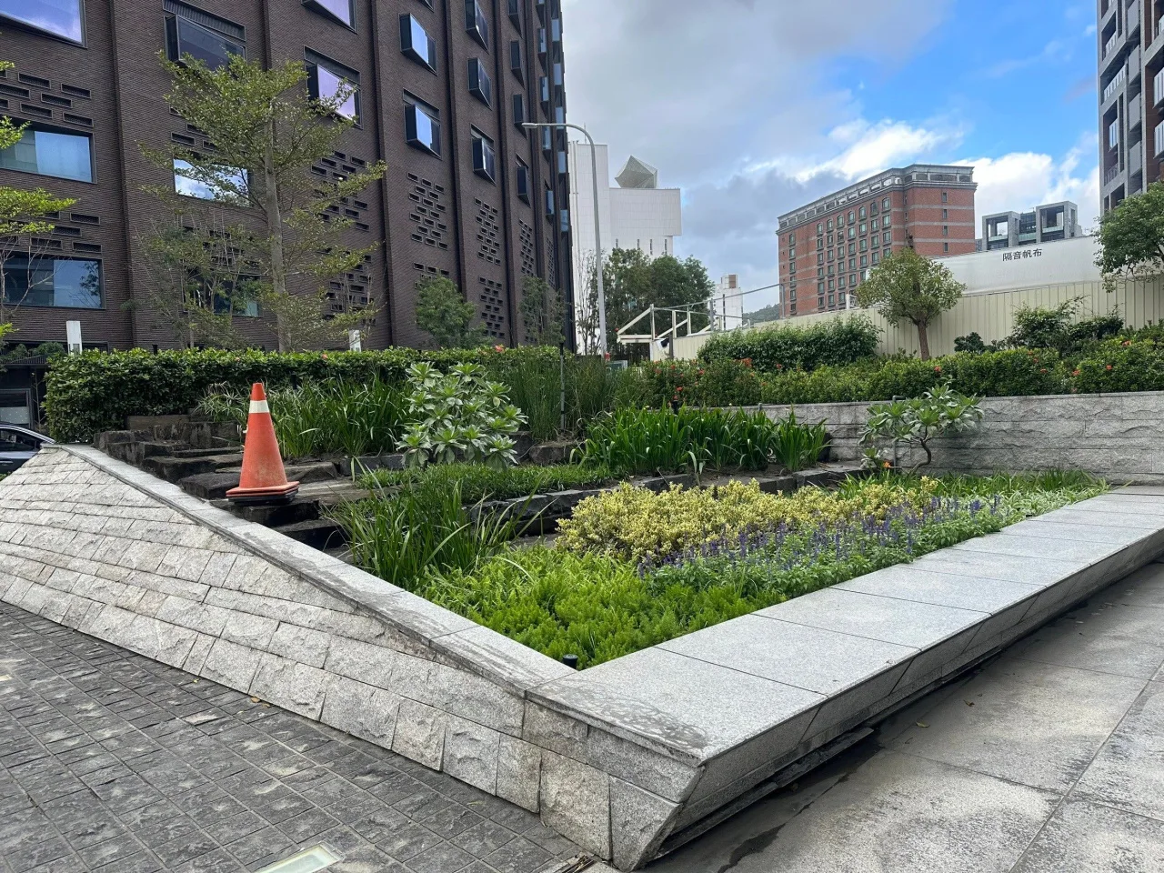 基地綠化。北市建管處提供