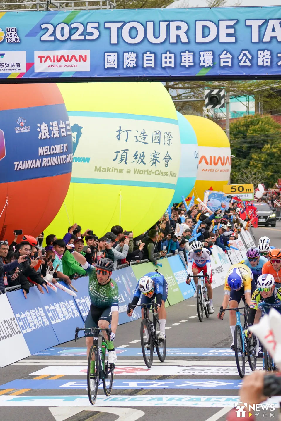 奧地利律高車隊巴拉比奧（Giacomo Ballabio）在終點前卡位成功，以3小時29分12秒奪下首個亞洲單站冠軍。李台源攝