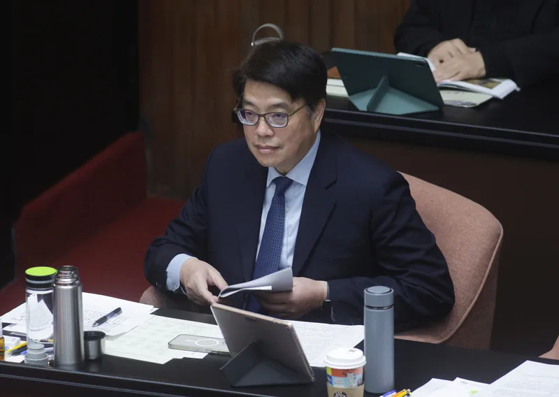 在上海被中國國安單位拘捕近2年八旗文化總編輯富察,傳出2月17日一審公開宣判。陸委會主委邱垂正(圖)18日在立法院受訪表示,陸方把富察當作宣傳樣板,整個審判都是祕密進行、黑箱作業,陸方還稱會保護司法人權,都是謊言。中央社
