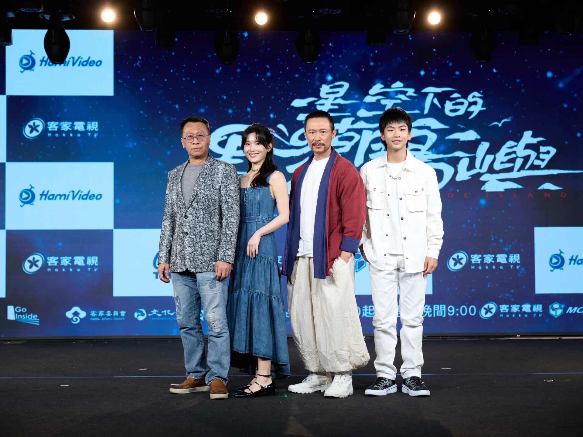 《星空下的黑潮島嶼》鄉民組,由左至右為游安順、睦媄、徐灝翔、楊易儒。客家電視提供