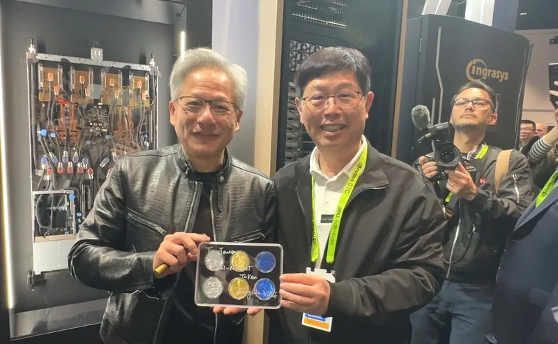 黃仁勳造訪鴻海展位　輝達GTC響起Team Taiwan歡呼