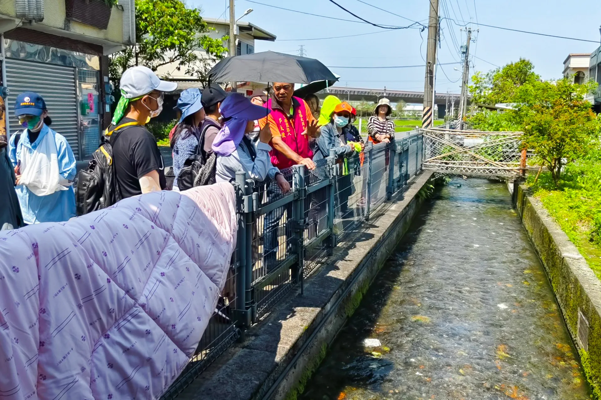 學員走讀宜蘭冬山鄉林吉記圳。彭琦倩、林惠玲攝