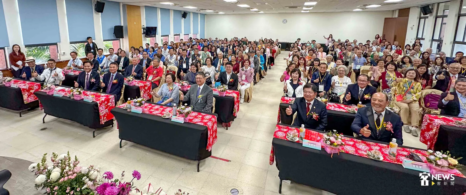 全球台灣客家聯合總會會長交接，各大洲代表都前來共襄盛舉。范修語攝