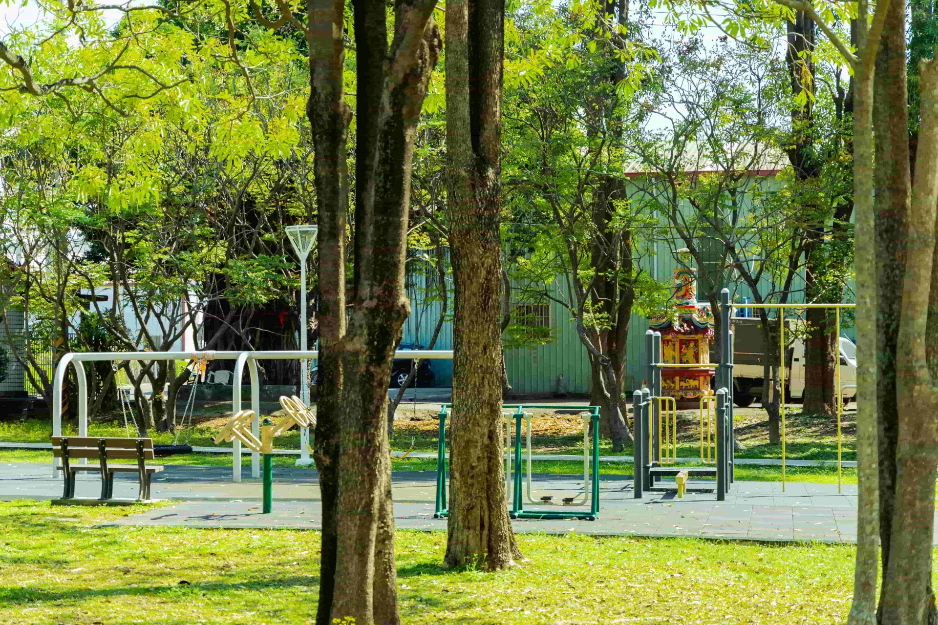 燕巢南燕公園讓飼主和毛孩都能擁有快樂的遊憩空間。高雄市政府公園處提供