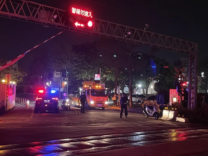 中壢六和平交道發生誤闖鐵軌案。鐵路警察局中壢派出所提供