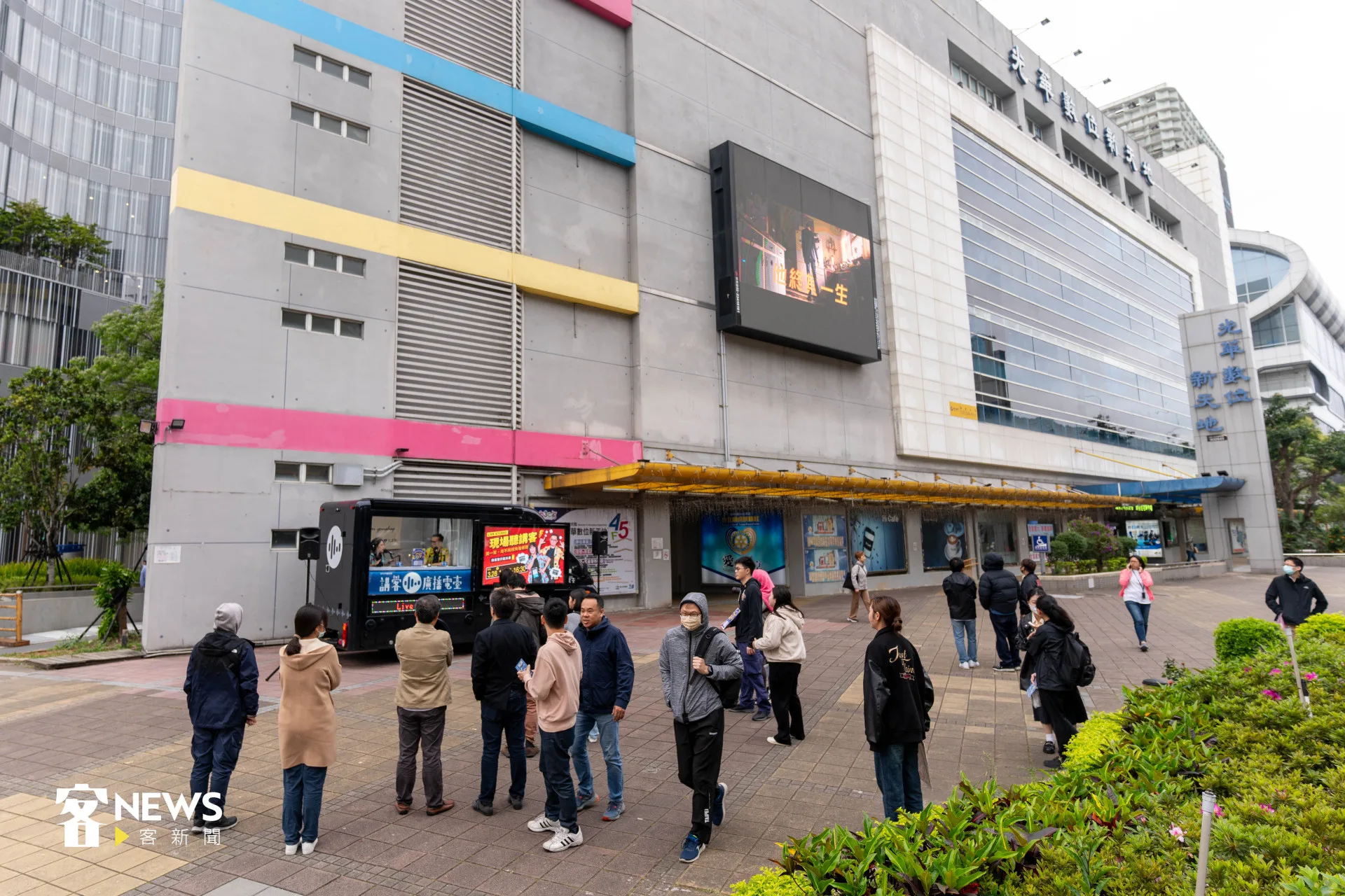 將錄音室搬到戶外的全新企劃獲得熱烈好評。宋佩遙攝